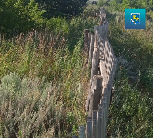 В селе Новосамарск обновят ограждение мусульманского кладбища