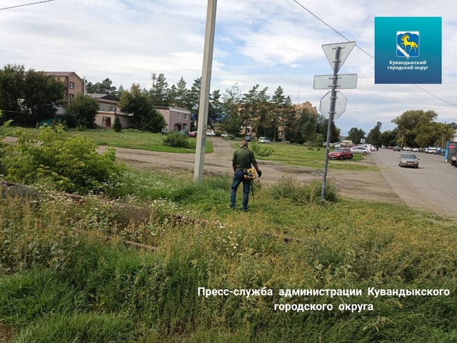 Окос травы  в городе продолжается